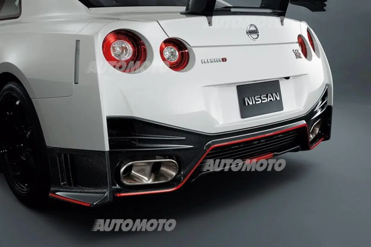 Nuova Nissan GT-R Nismo (6)