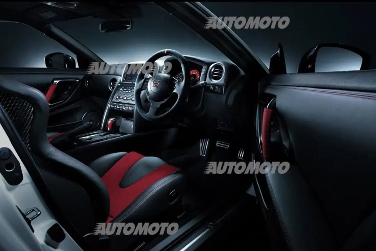 Nuova Nissan GT-R Nismo (8)