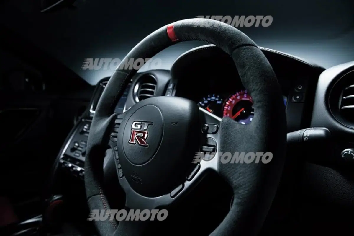 Nuova Nissan GT-R Nismo (9)