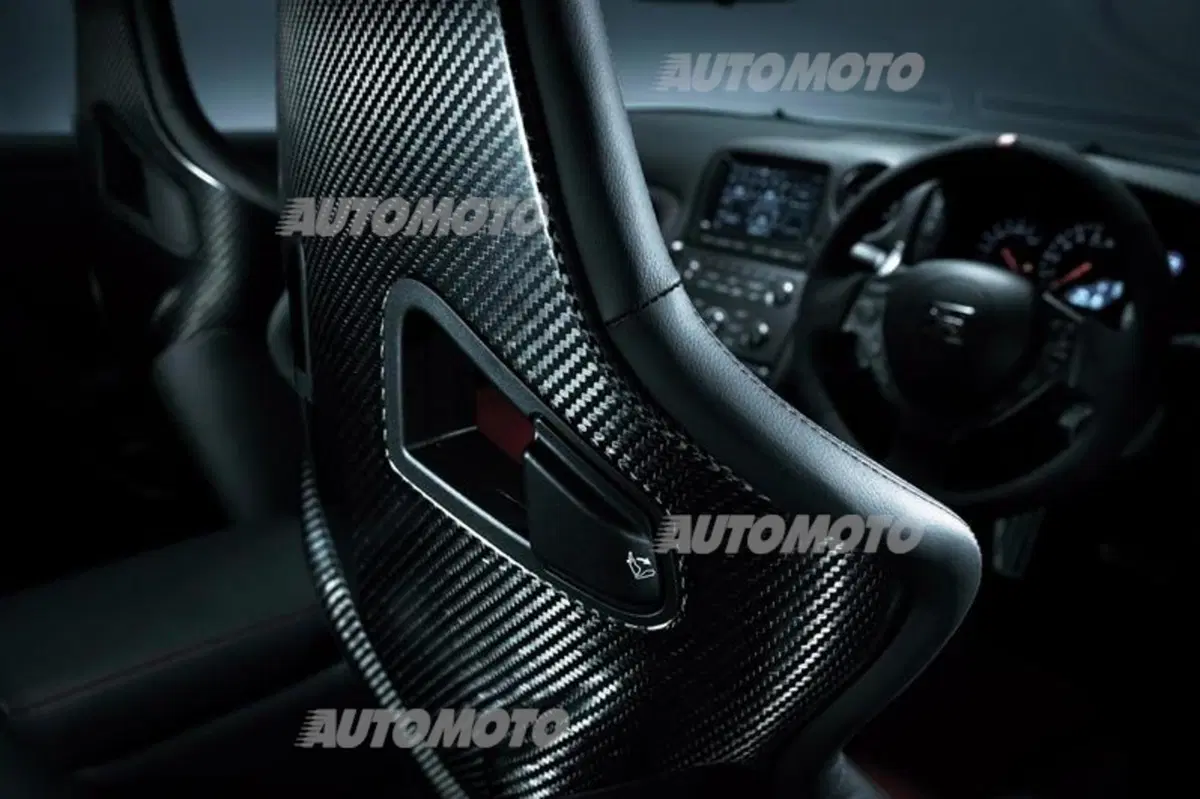 Nuova Nissan GT-R Nismo (11)