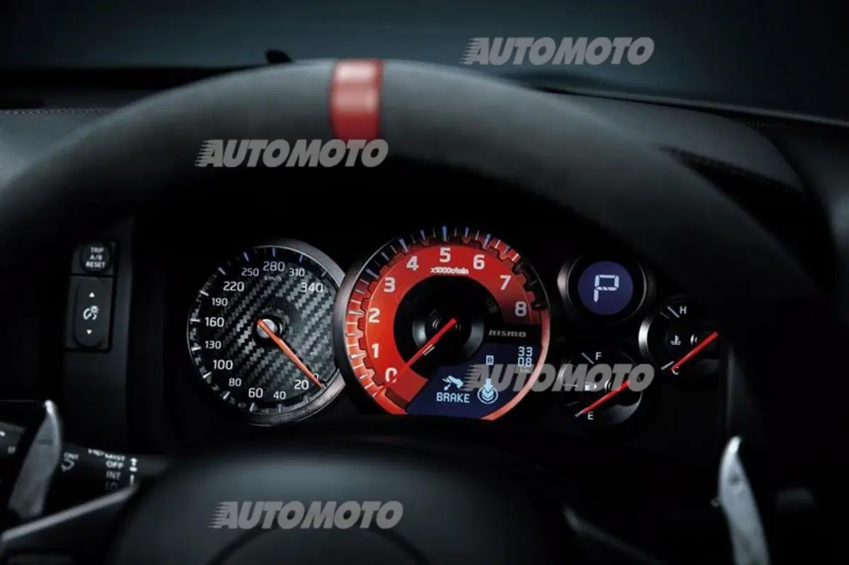 Nuova Nissan GT-R Nismo (12)