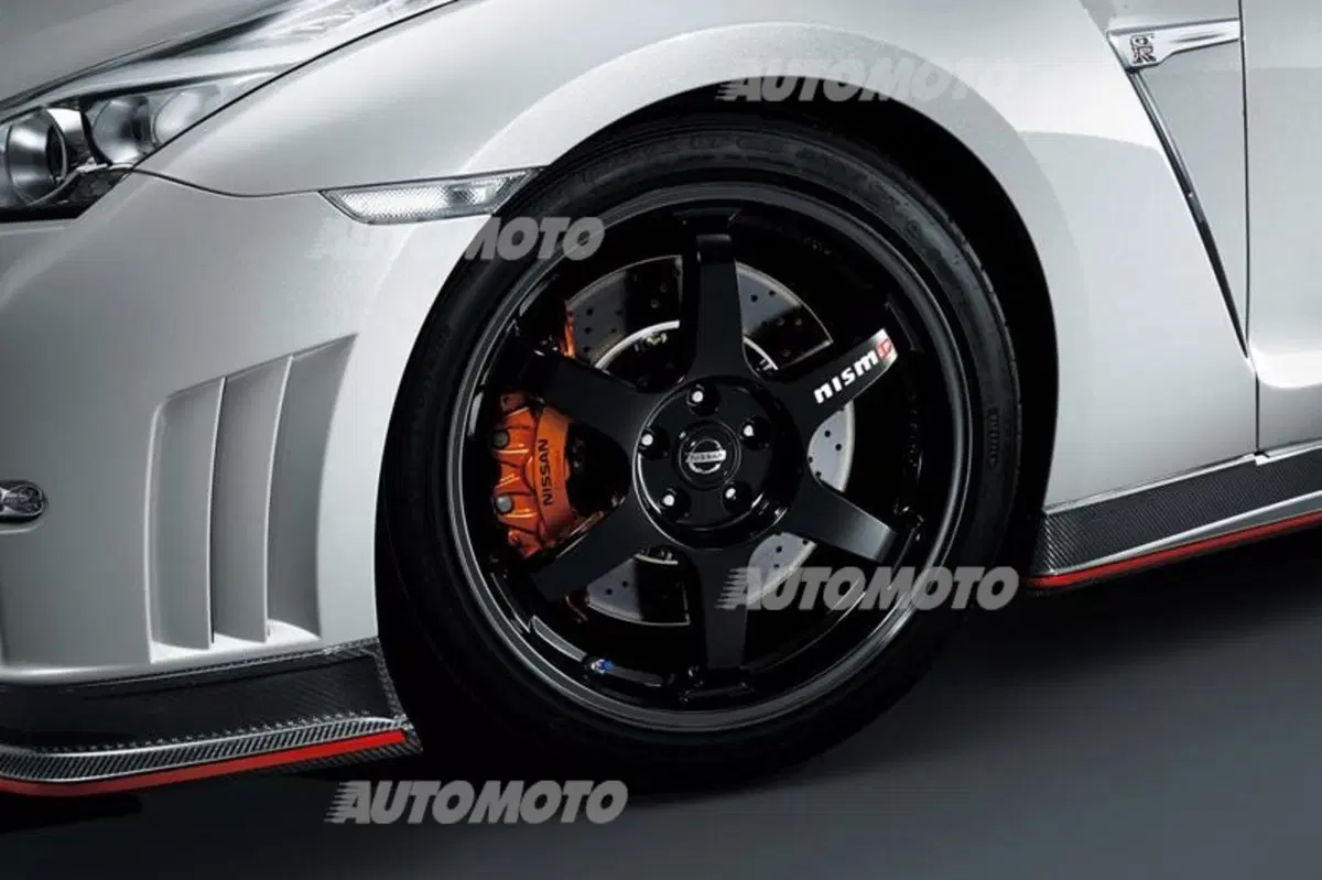 Nuova Nissan GT-R Nismo (13)
