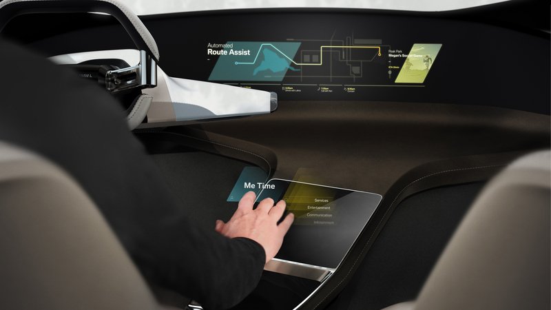BMW, al CES 2017 il concept di un touchscreen virtuale