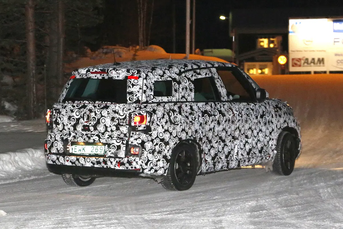 Fiat 500L restyling: beccata sulla neve, ecco le foto spia (4)