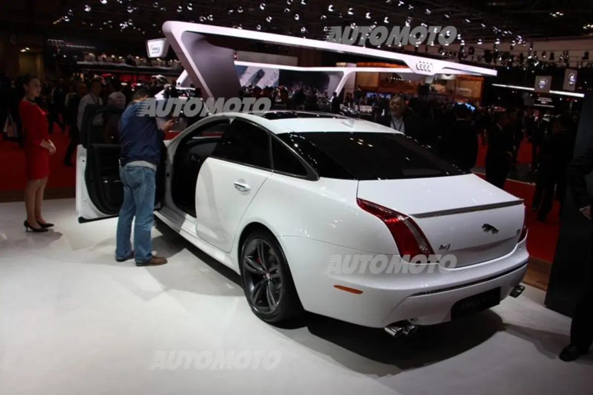 Jaguar al Tokyo Motor Show 2013 (23)