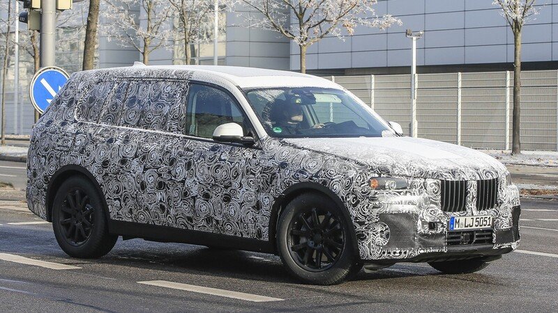 BMW X7: nuove immagini