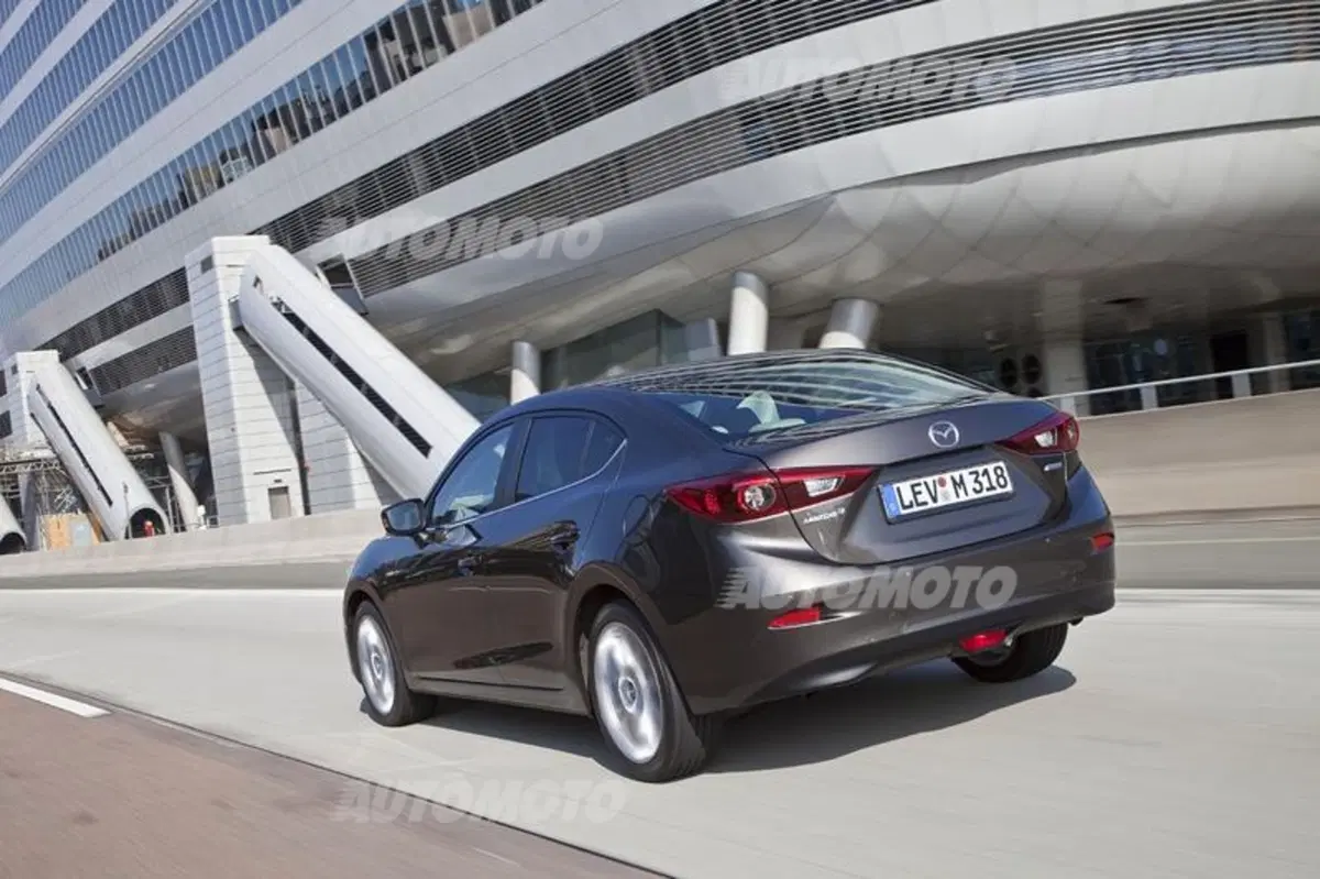 Mazda3 Skyactiv-Hybrid (2)