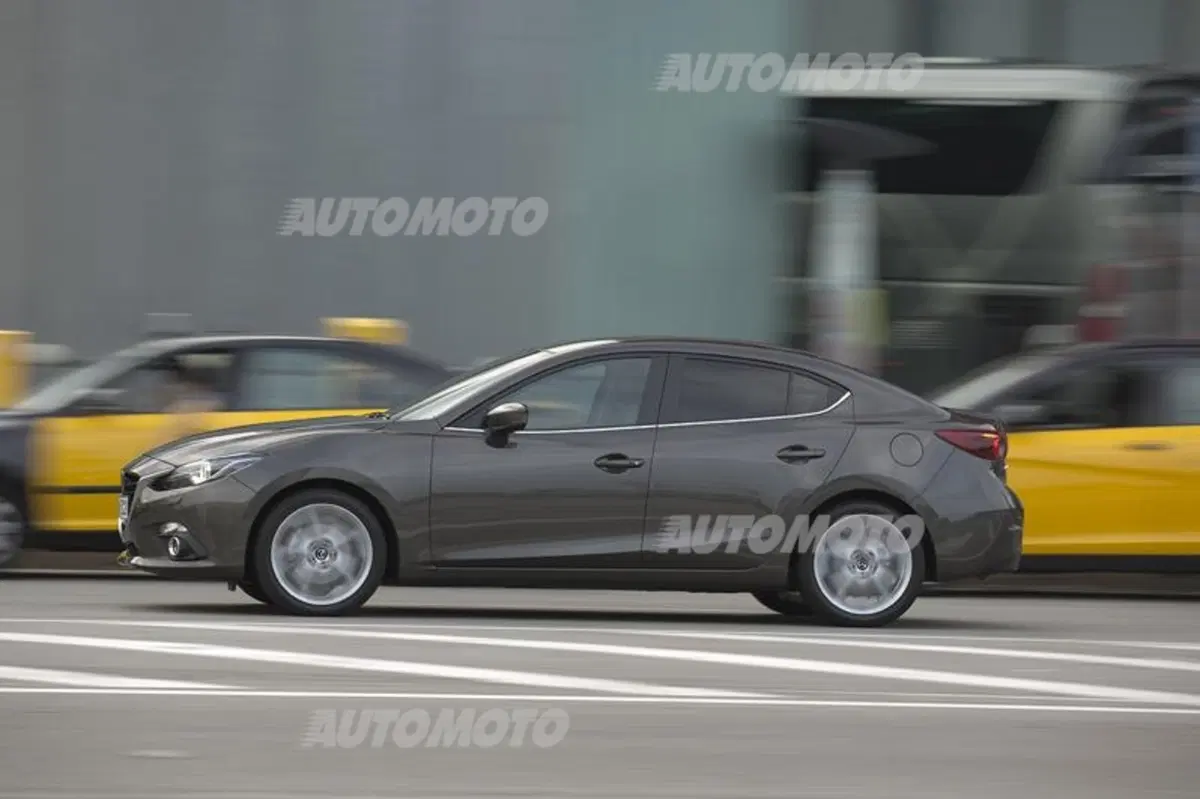 Mazda3 Skyactiv-Hybrid (5)