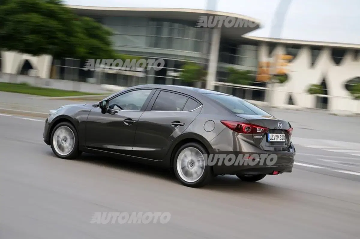 Mazda3 Skyactiv-Hybrid (6)