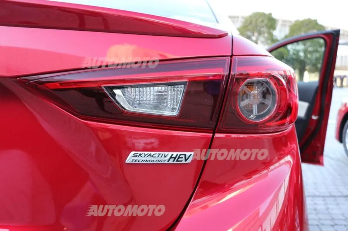 Mazda3 Skyactiv-Hybrid (14)