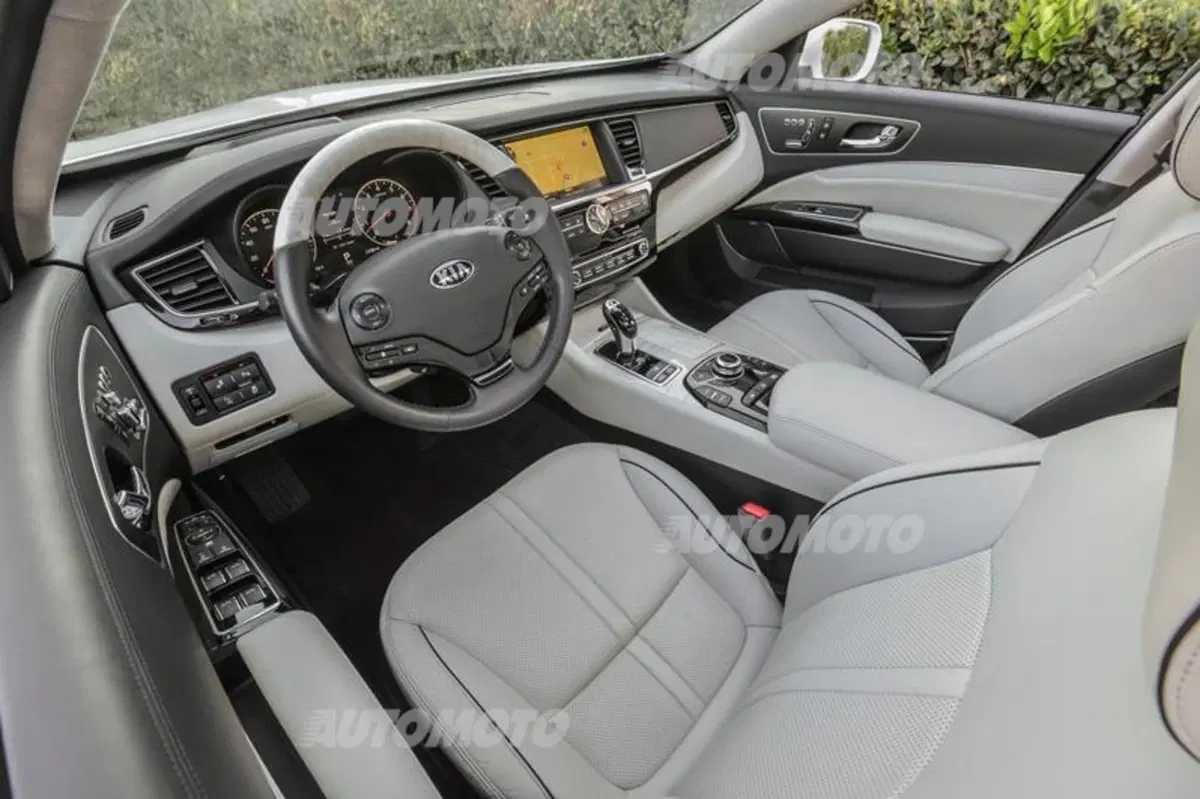 Kia K900: l'ammiraglia extra lusso parla coreano (15)
