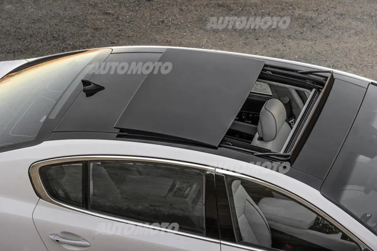 Kia K900: l'ammiraglia extra lusso parla coreano (21)