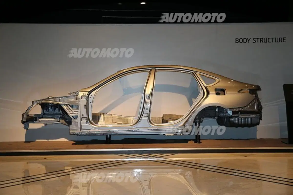 Hyundai Genesis: l'ammiraglia coreana pronta per l'Europa (10)