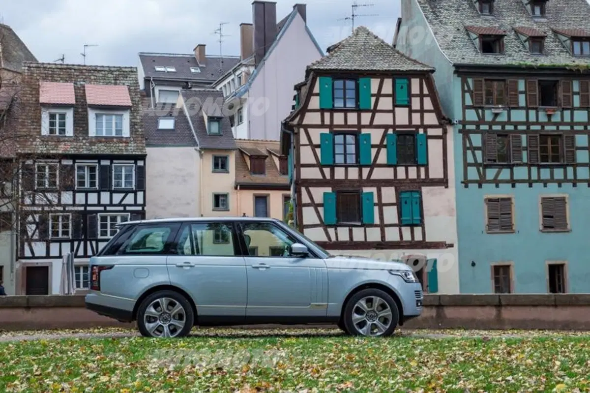Range Rover Hybrid (10)
