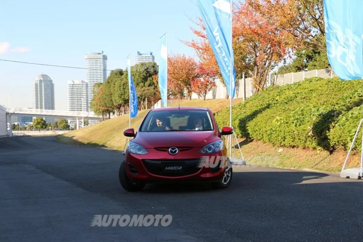 Mazda2 EV (4)