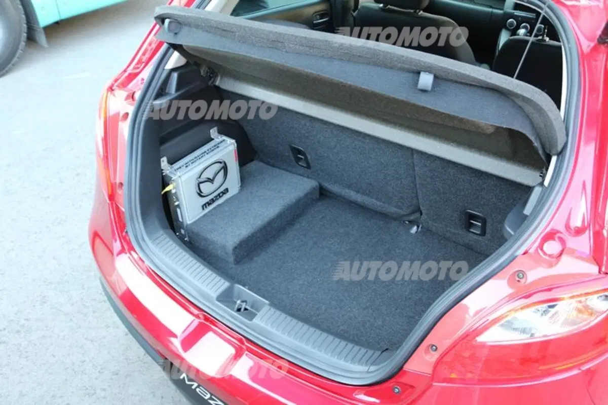Mazda2 EV (15)