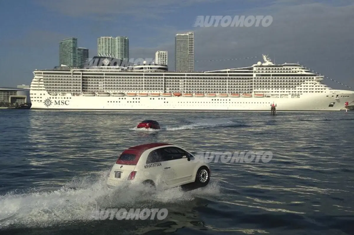 Delle Fiat 500 galleggianti salutano la MSC Divina a Miami (2)