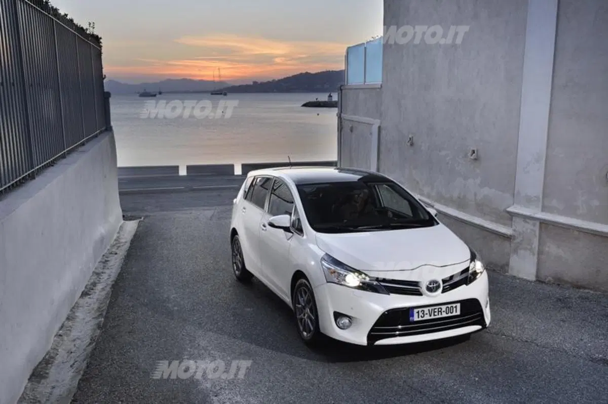 Toyota Verso: la 1.6 D-4D sarà equipaggiata con un motore BMW (7)