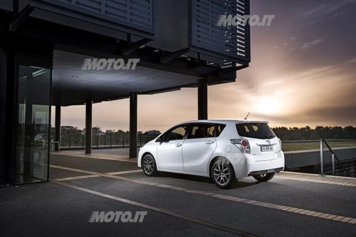 Toyota Verso: la 1.6 D-4D sarà equipaggiata con un motore BMW (10)