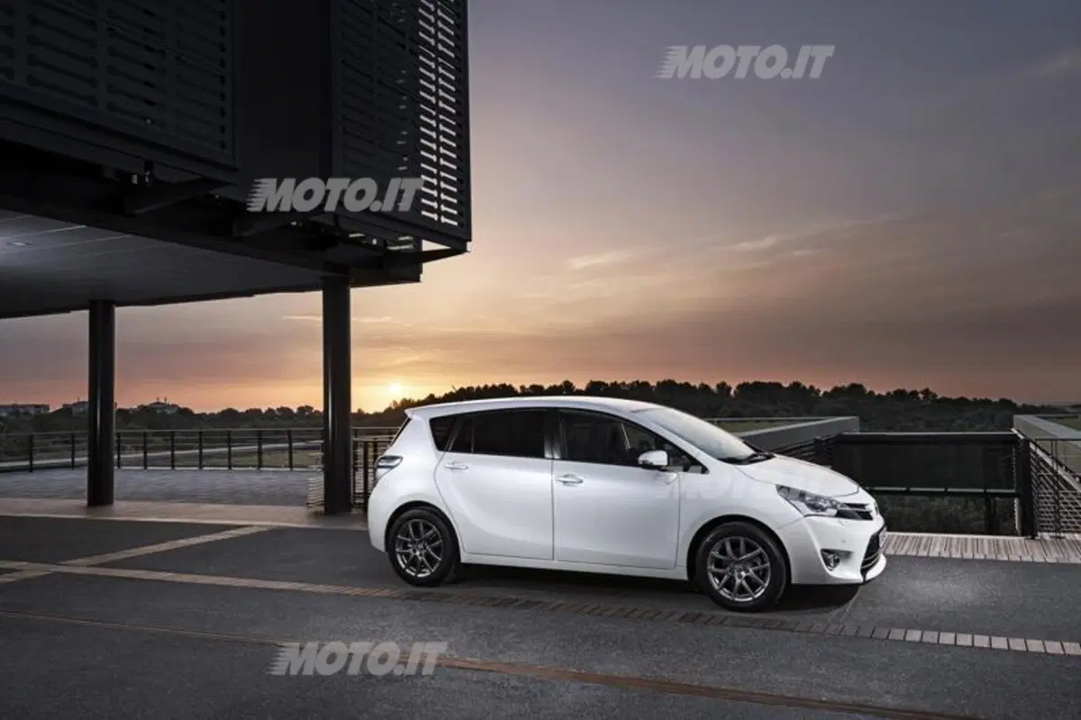 Toyota Verso: la 1.6 D-4D sarà equipaggiata con un motore BMW (11)