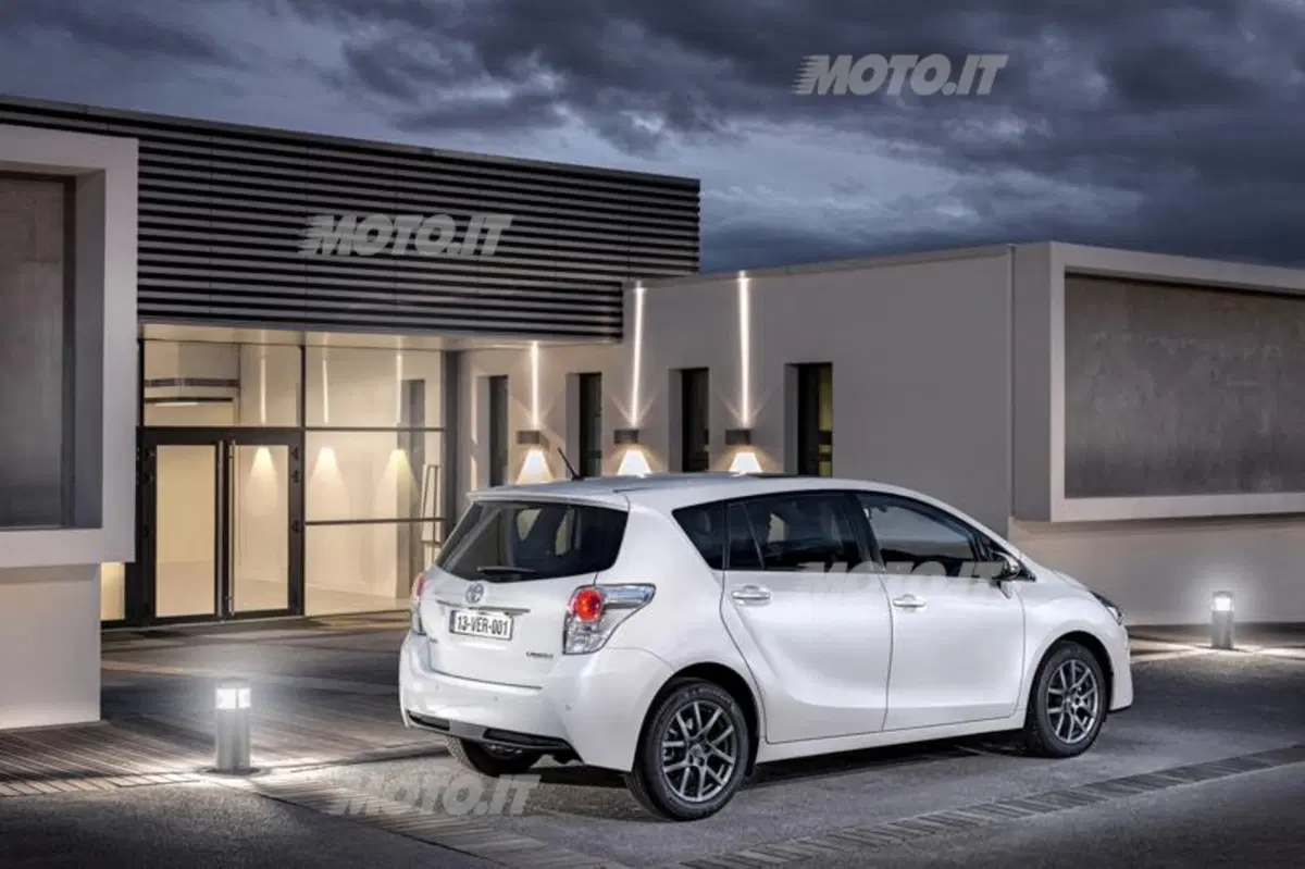 Toyota Verso: la 1.6 D-4D sarà equipaggiata con un motore BMW (14)