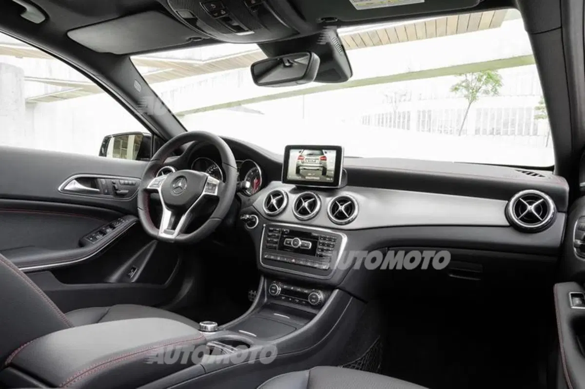 Mercedes-Benz GLA: quanto costa (13)