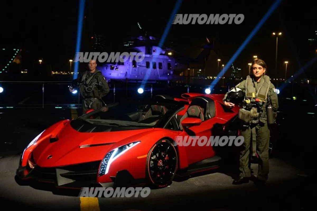 Lamborghini Veneno Roadster: presentata sulla portaerei Cavour (4)