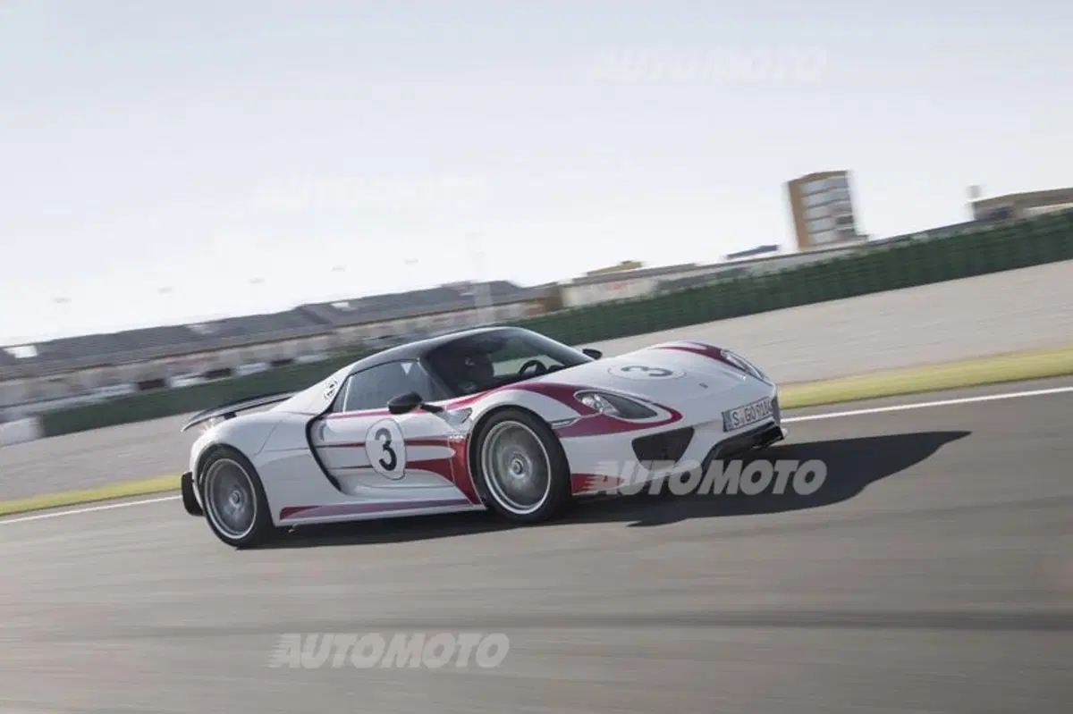 Porsche 918 Spyder (12)