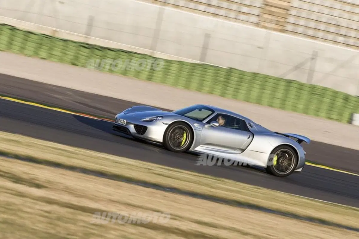 Porsche 918 Spyder (31)