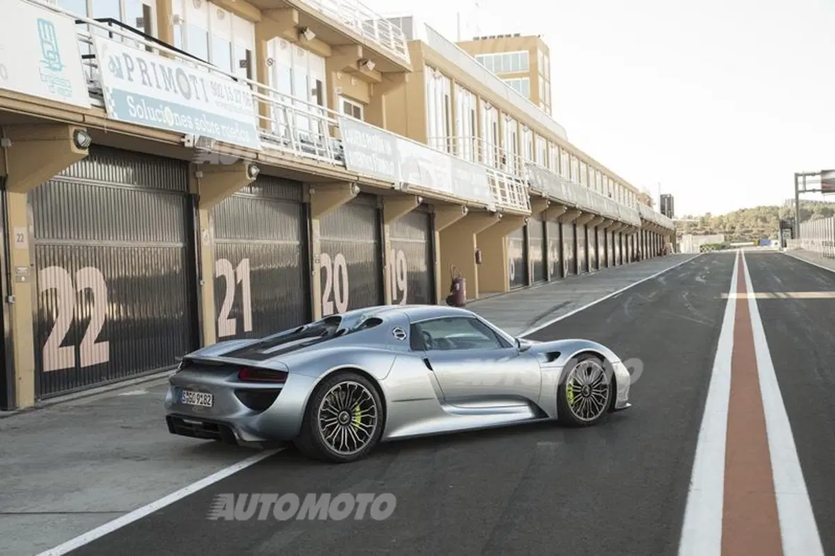 Porsche 918 Spyder (42)