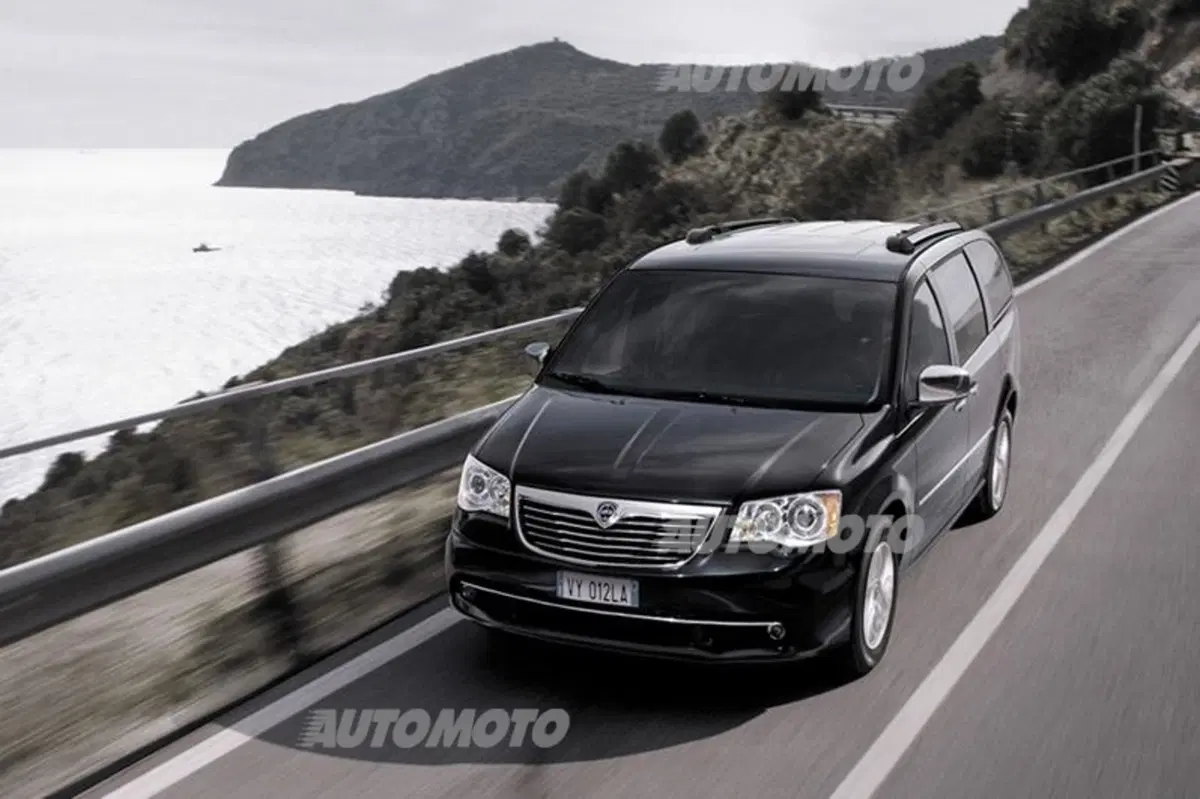 Lancia Voyager 2.8 L diesel 177 CV
