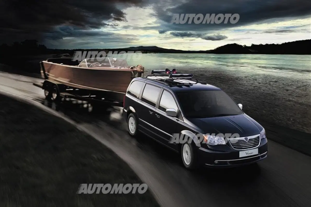 Lancia Voyager 2.8 L diesel 177 CV (2)