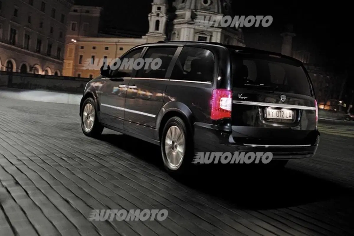 Lancia Voyager 2.8 L diesel 177 CV (4)
