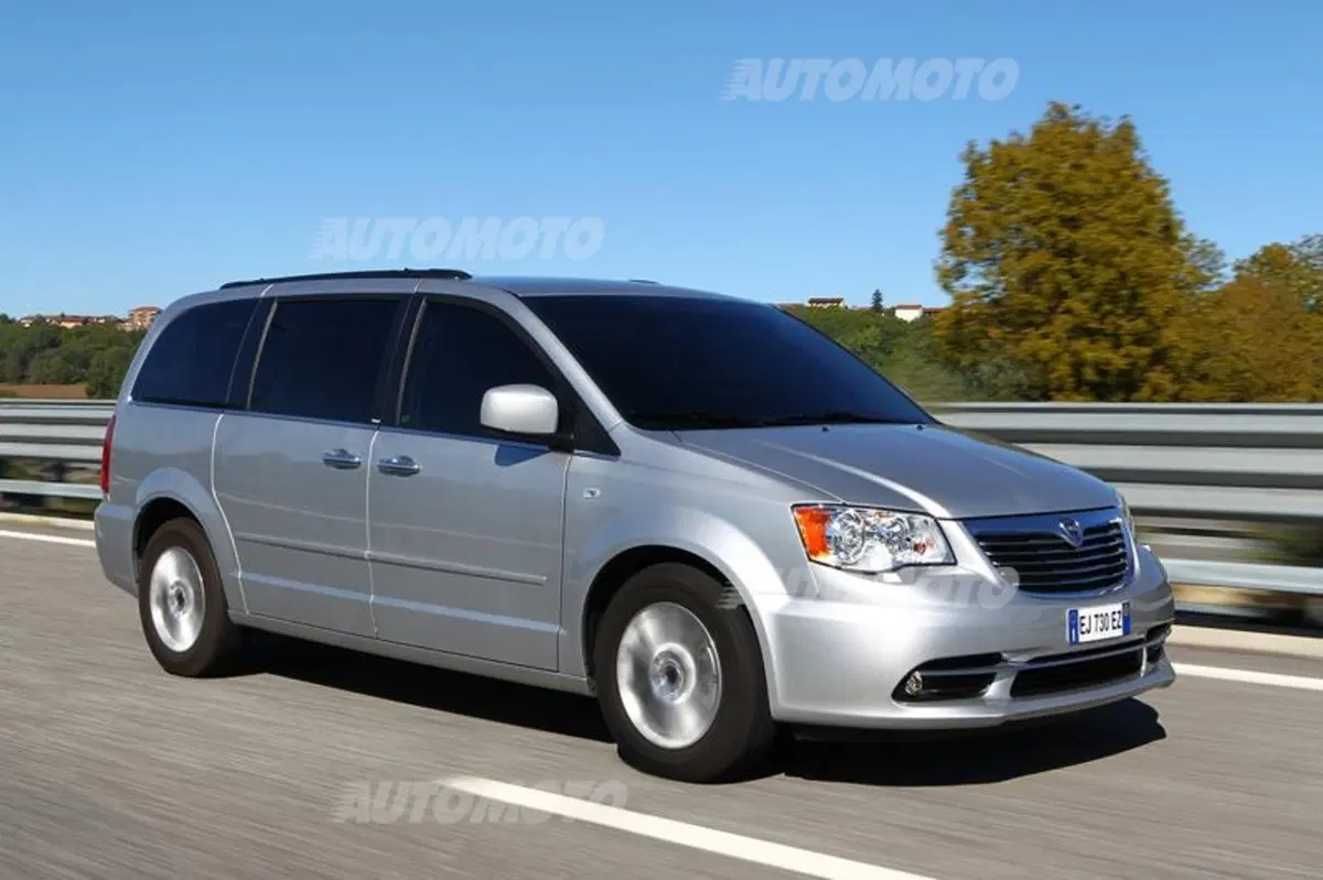 Lancia Voyager 2.8 L diesel 177 CV (7)