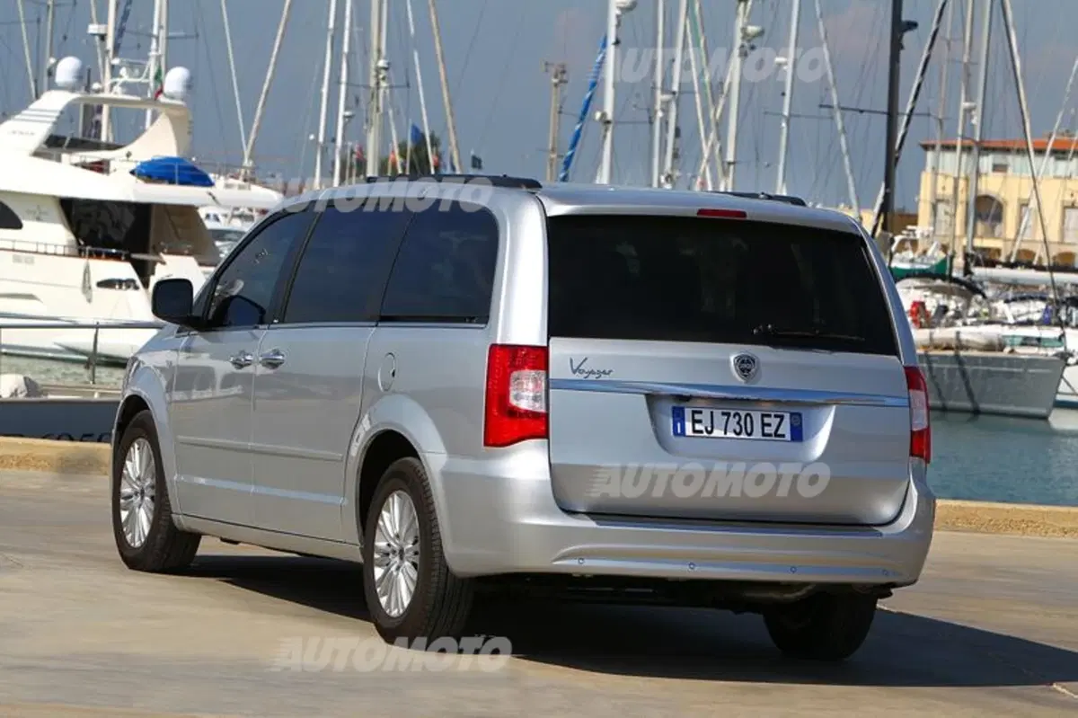 Lancia Voyager 2.8 L diesel 177 CV (31)