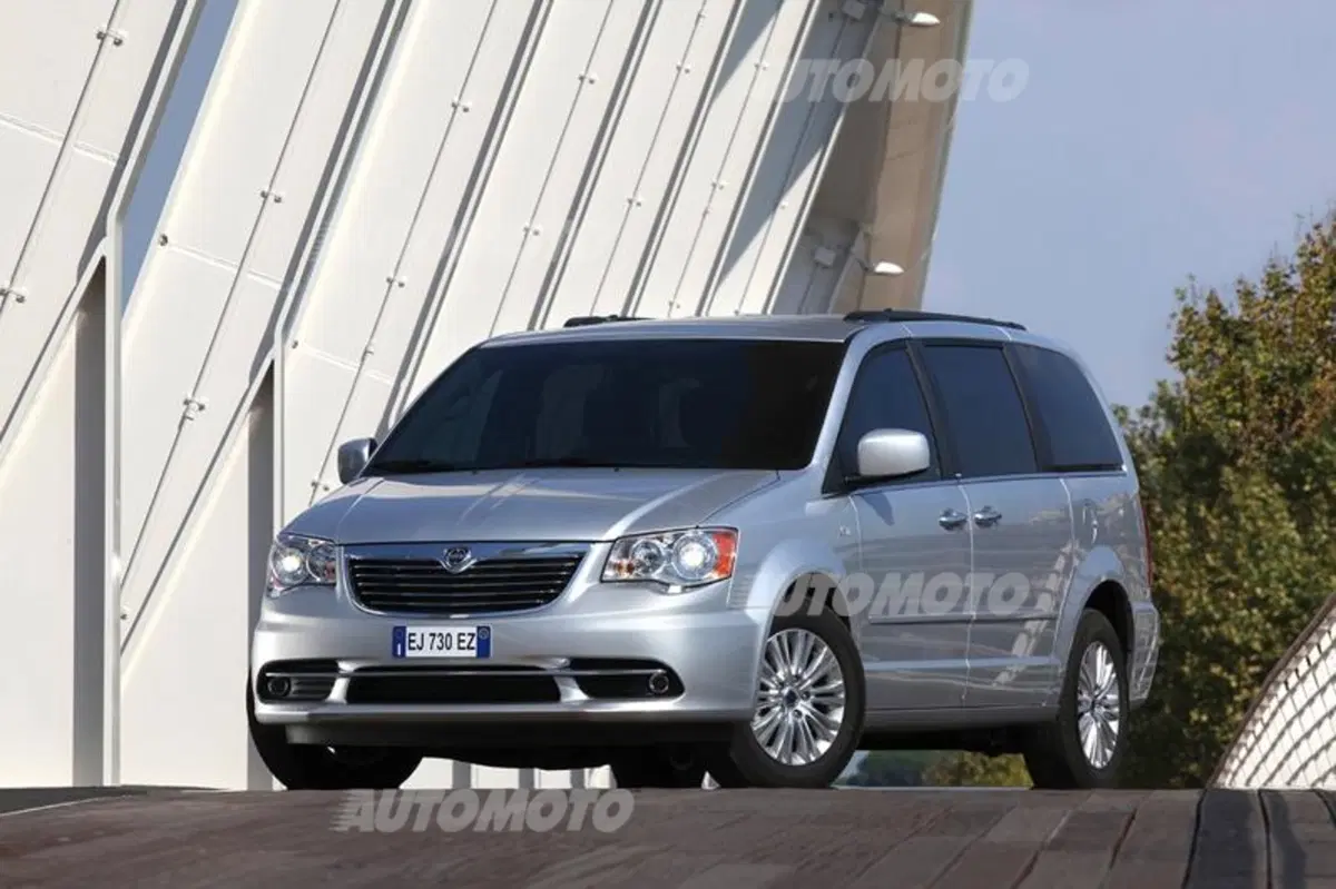 Lancia Voyager 2.8 L diesel 177 CV (36)