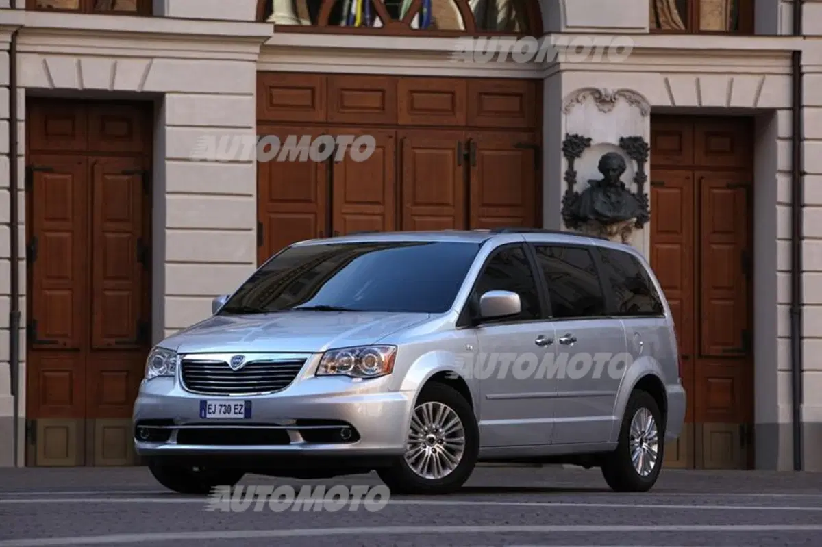 Lancia Voyager 2.8 L diesel 177 CV (37)