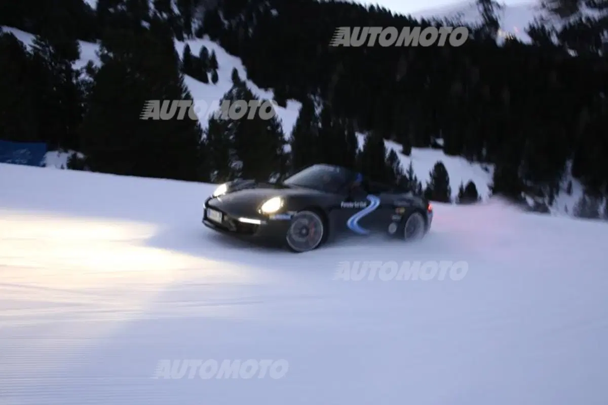 Porsche 911: raggiungere i 2.153 m risalendo le piste da sci? Possibile (9)