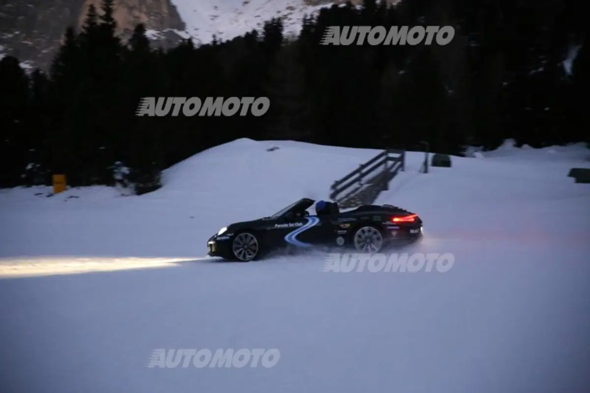 Porsche 911: raggiungere i 2.153 m risalendo le piste da sci? Possibile (15)