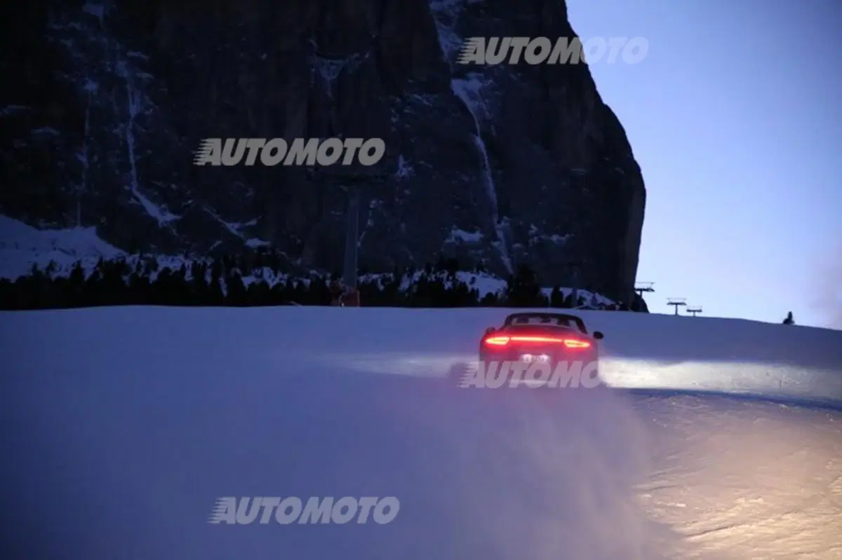 Porsche 911: raggiungere i 2.153 m risalendo le piste da sci? Possibile (20)