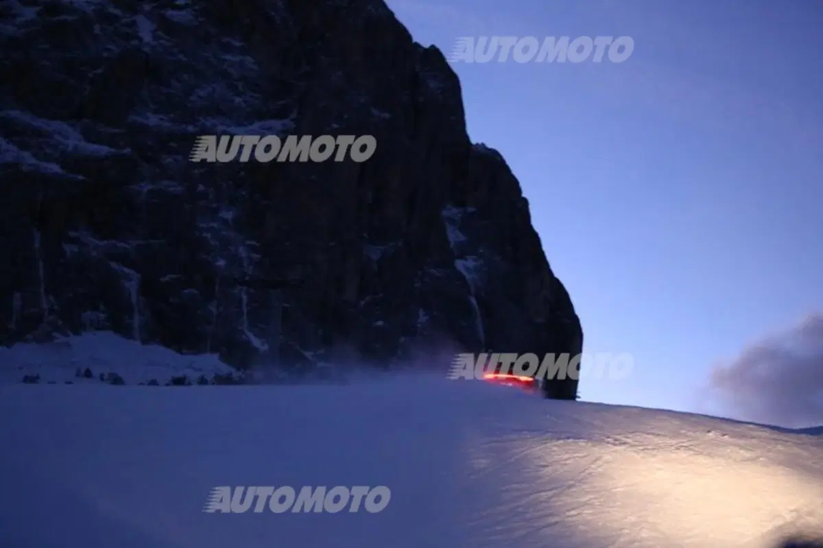 Porsche 911: raggiungere i 2.153 m risalendo le piste da sci? Possibile (23)
