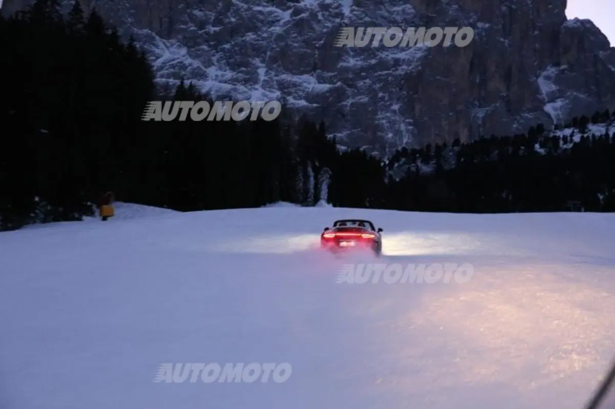 Porsche 911: raggiungere i 2.153 m risalendo le piste da sci? Possibile (26)