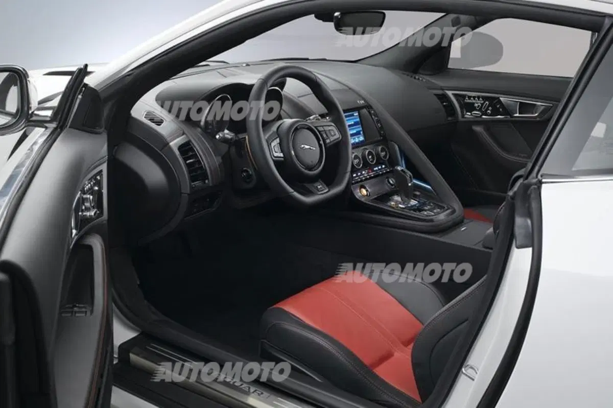 Jaguar F-Type R Coupé: il sound del V8 da 550 CV (10)