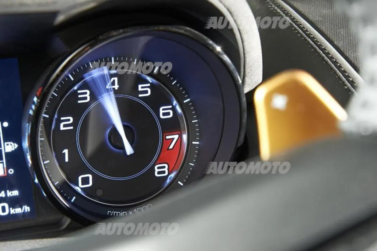 Jaguar F-Type R Coupé: il sound del V8 da 550 CV (12)