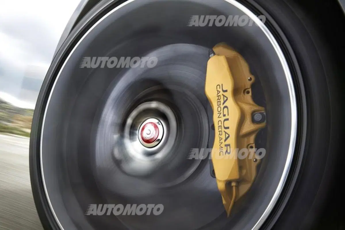 Jaguar F-Type R Coupé: il sound del V8 da 550 CV (14)