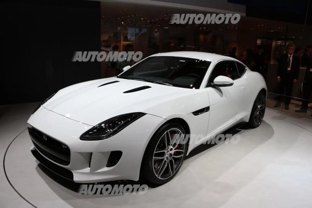 Jaguar F-Type R Coupé: il sound del V8 da 550 CV (18)