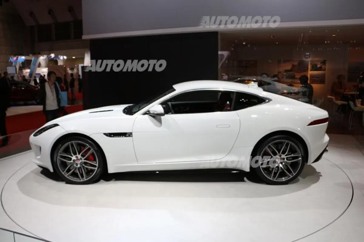 Jaguar F-Type R Coupé: il sound del V8 da 550 CV (19)