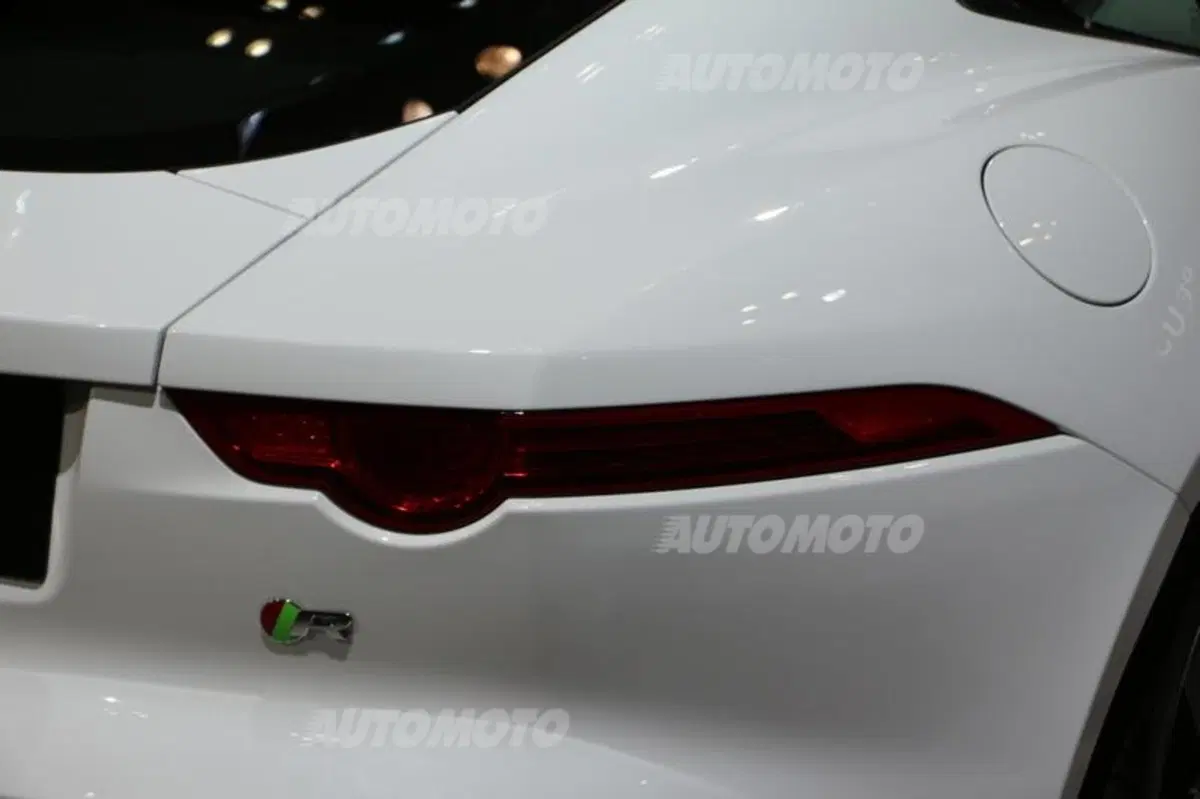 Jaguar F-Type R Coupé: il sound del V8 da 550 CV (22)