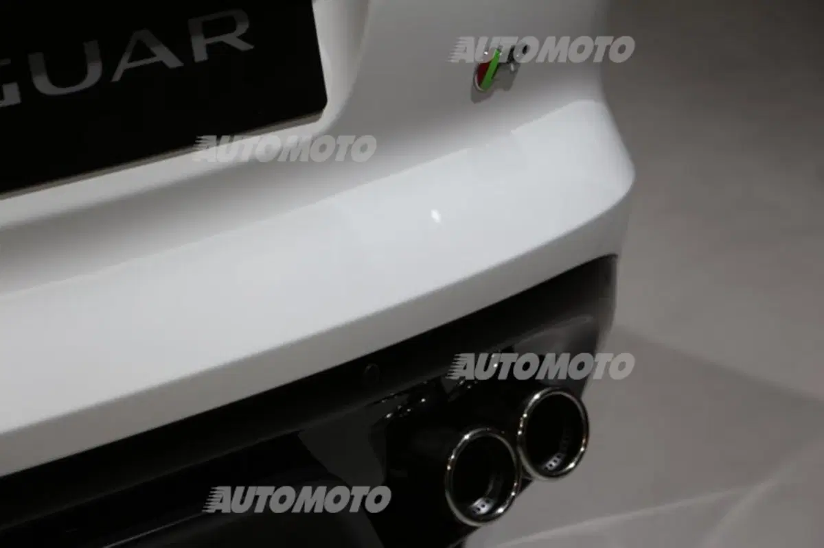Jaguar F-Type R Coupé: il sound del V8 da 550 CV (24)