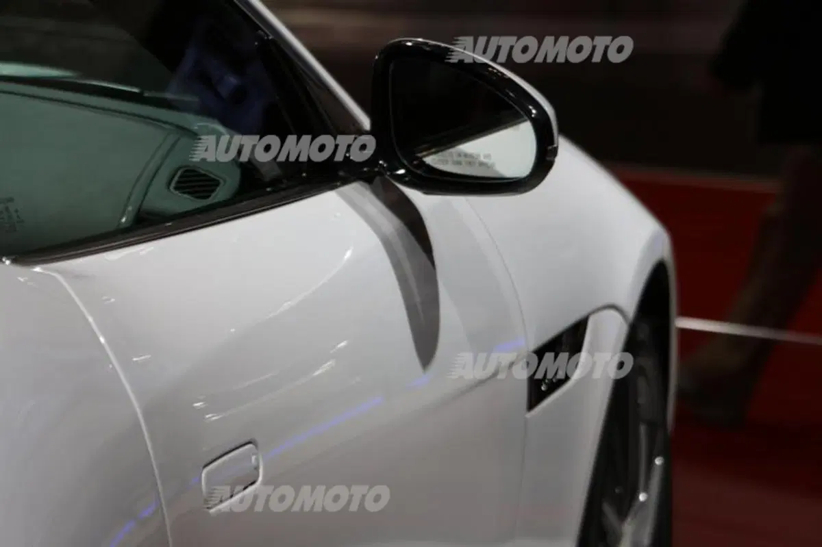 Jaguar F-Type R Coupé: il sound del V8 da 550 CV (25)